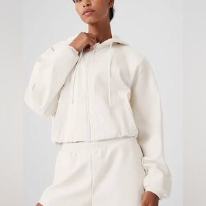 NWT - alo yoga Power Hour faux leather bomber size S in ivory